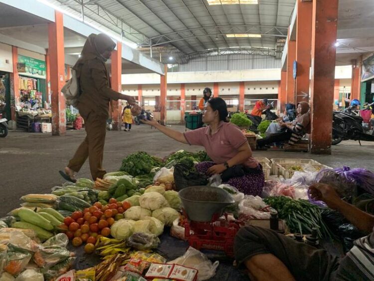 Ramadan Hari ke 5, Harga Kepokmas di Pasar Tradisional Demak Relatif Stabil 25 Suasana di Pasar Bintoro Demak memasuki Ramadan hari ke 5. Foto : Burhan Aslam/Lingkar Jateng