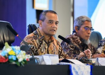 Miliki Laba 1,4 Triliun, Gubernur Luthfi Minta Bank Jateng Aktif Ikut Entaskan Kemiskinan 25 Gubernur Jawa Tengah Ahmad Luthfi dalam Rapat Umum Pemegang Saham Tahunan (RUPST) Bank Jateng Tahun Buku 2025 di Bhimasena Hall Kantor Pusat Bank Jateng, Jalan Pemuda, Kota Semarang, Jumat, 27 Februari 2026. Foto : Pemprov Jateng/Lingkar Jateng