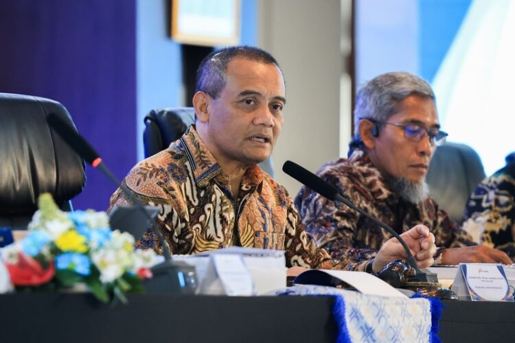Miliki Laba 1,4 Triliun, Gubernur Luthfi Minta Bank Jateng Aktif Ikut Entaskan Kemiskinan 25 Gubernur Jawa Tengah Ahmad Luthfi dalam Rapat Umum Pemegang Saham Tahunan (RUPST) Bank Jateng Tahun Buku 2025 di Bhimasena Hall Kantor Pusat Bank Jateng, Jalan Pemuda, Kota Semarang, Jumat, 27 Februari 2026. Foto : Pemprov Jateng/Lingkar Jateng