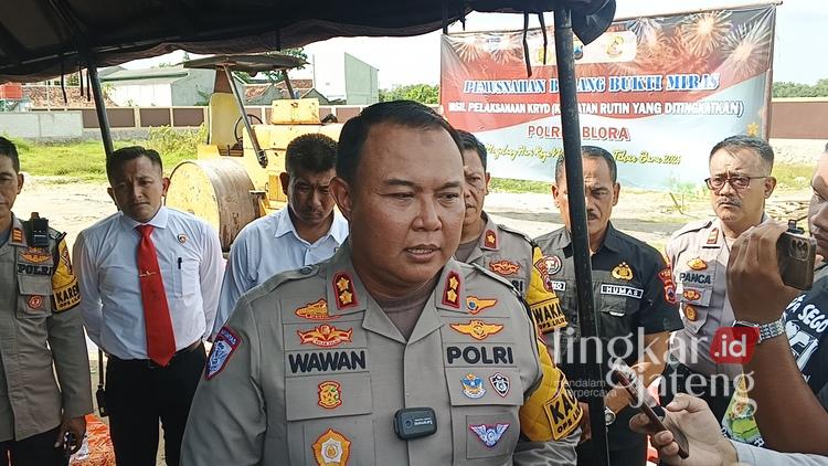 Razia Operasi Pekat di Blora, 17 Orang Terlibat Judi-Peredaran Petasan Diciduk 25 Kapolres Blora AKBP Wawan Andi Susanto. Foto : Eko Wicaksono/Lingkar Jateng