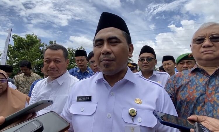 Soal Diskon 5 Persen PKB Masih Dikaji, Pemprov Jateng Cari Titik Tengah 25 Wakil Gubernur Jawa Tengah, Taj Yasin Maimoen usai meninjau Sumur Resapan di Desa Gondosari, Kecamatan Gebog, Kabupaten Kudus, Rabu (18/2). Foto : Fahtur Rohman/Lingkar Jateng