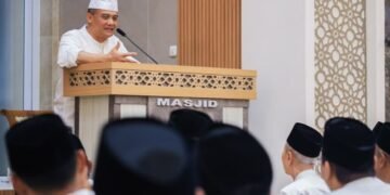 Ikut Tarling, Gubernur Luthfi Ajak Warga Berdoa untuk Jateng 10 Gubernur Jawa Tengah, Ahmad Luthfi, menyampaikan sambutan saat tarawih keliling (tarling) di Masjid At-Taqwa, Kompleks Kantor Sekretariat Daerah (Setda) Provinsi Jawa Tengah pada Kamis, 19 Februari 2026. (Humas Pemprov Jateng)
