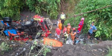 Truk jatuh ke dalam jurang di sekitar tanjakan Jlegong, Desa Bedono, Kecamatan Jambu, Kabupaten Semarang, pada Minggu, 8 Februari 2026. (Humas Polres Semarang/Lingkarjateng.id)