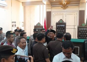 Keterangan Kejari Pati Soal Saksi Ahli JPU Absen hingga Sidang Botok-Teguh Diundur