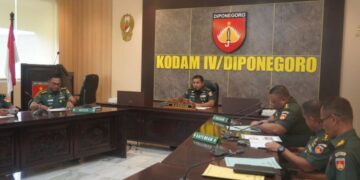 Kasdam IV/Diponegoro Brigjen TNI M. Andhy Kusuma memimpin rapat evaluasi percepatan pembangunan Koperasi Desa/Kelurahan Merah Putih (KDKMP) pada Senin, 23 Februari 2026. (dok for Lingkarjateng.id)