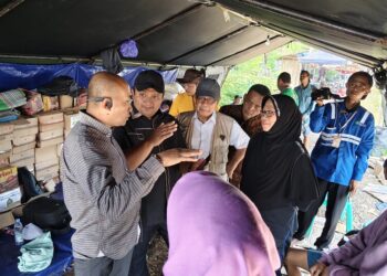 Komisi B DPRD Provinsi Jawa Tengah bersama sejumlah OPD terkait saat meninjau Posko Bencana Desa Mulyorejo, Kecamatan Tirto, Kabupaten Pekalongan, Selasa, 3 Februari 2026. (Fahri Akbar/Lingkarjateng.id)