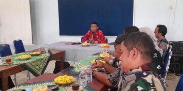 Subkor Pembangunan Desa dan Partisipasi Masyarakat pada Dinas Pemberdayaan Masyarakat dan Desa (Dispermasdes) Kabupaten Kendal, Chairul Anwar, saat rapat pematangan pembukaan TMMD Reguler Ke-127 di Desa Gedong, Kecamatan Patean pada Kamis, 5 Januari 2026. (Anik Kustiani/Lingkarjateng.id)
