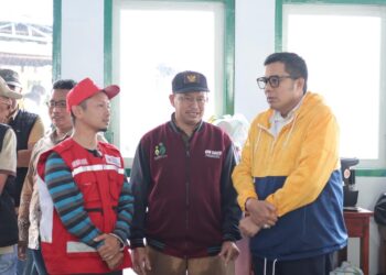 Wakil Ketua DPRD Jawa Tengah, Mohammad Saleh (kanan). (Lingkarjateng.id)