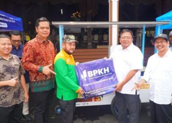 Puluhan Pelaku UMKM di Jepara Bungah Dapat Bantuan Gerobak dan Tenda Usaha