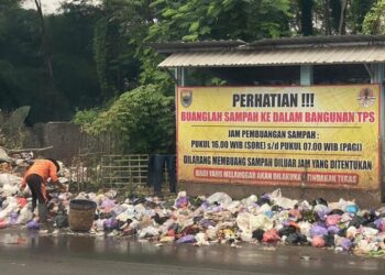 Kondisi sampah berceceran di TPS wilayah Pasekaran, Kabupaten Batang. (Humas Pemkab Batang/Lingkarjateng.id)