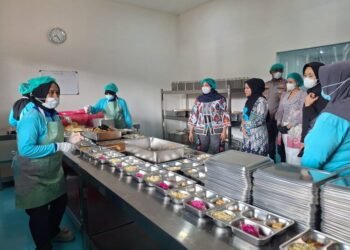 Tinjau SPPG Polri di Kendal, Ketua Bhayangkari Daerah Jateng Perhatikan Hal Ini