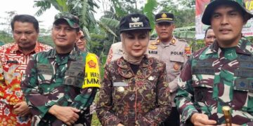 Tinjau TMMD, Tim Wasev Mabes TNI AD Apresiasi Dukungan Pemkab Kendal 52 Rombongan tim Pengawasan dan Evaluasi (Wasev) Mabes TNI AD meninjau pelaksanaan program TNI Manunggal Membangun Desa (TMMD) Reguler ke-127 tahun 2026 di Desa Gedong, Kecamatan Patean, Kabupaten Kendal, Kamis 26 Februari 2026. (Anik Kustiani/Lingkarjateng.id)