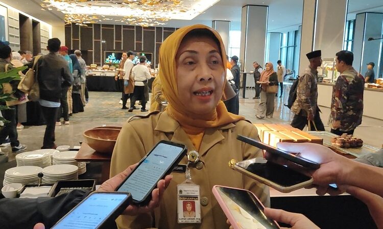 Kepala Dinas Ketahanan Pangan Jawa Tengah, Dyah Lukisari saat memberikan keterangan kepada awak media. Foto : Rizky / Lingkar Jateng