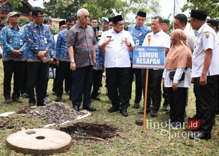 Wagub Jateng tinjau sumur resapan di Kudus