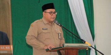 Wakil Bupati Rembang, M. Hanies Cholil Barro’, saat membuka bimbingan manasik haji di Gedung Haji Kabupaten Rembang, Senin, 9 Februari 2026. (Vicky Rio/Lingkarjateng.id)