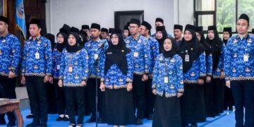 Puluhan pejabat fungsional, dan kepala sekolah saat menjalani pelantikan di Ruang Kaloka, Kantor Setda Kota Salatiga pada Jumat, 6 Februari 2026. (Dok.Prokompim Setda Salatiga/Lingkarjateng.id)