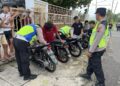 Polres Kudus saat mengamankan aksi balap liar di Desa Gondangmanis, Kecamatan Bae, Kudus, Kamis (5/2) sore. Foto : Nisa Hafizhotus Syarifa/LINGKAR