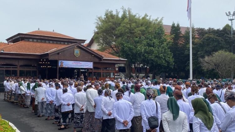 Belum Genap 2 Bulan jadi PPPK Paruh Waktu, Guru di Kudus Undur Diri 25 Ilustrasi - Pelantikan PPPK Paruh Waktu di Kabupaten Kudus beberapa waktu lalu. Foto : Nisa Hafizhotus Syarifa/Lingkar Jateng