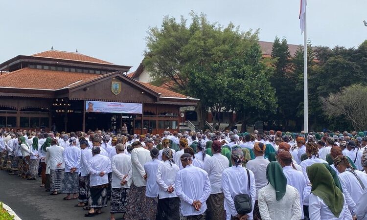 Belum Genap 2 Bulan jadi PPPK Paruh Waktu, Guru di Kudus Undur Diri 25 Ilustrasi - Pelantikan PPPK Paruh Waktu di Kabupaten Kudus beberapa waktu lalu. Foto : Nisa Hafizhotus Syarifa/Lingkar Jateng