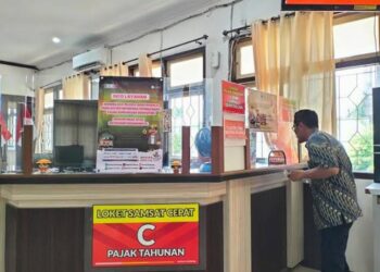 Suasana layanan pajak di kantor Samsat Rembang. Foto : Fernik/Lingkar Jateng