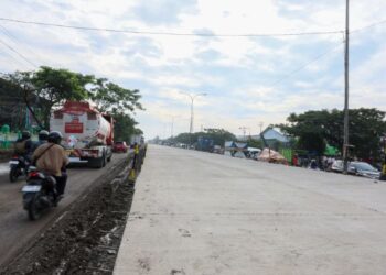 Perbaikan jalan di ruas Kaligawe Kota Semarang. (Humas Pemprov Jateng/Lingkarjateng.id)