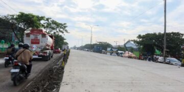 Perbaikan jalan di ruas Kaligawe Kota Semarang. (Humas Pemprov Jateng/Lingkarjateng.id)