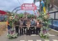 Bupati Kendal Dyah Kartika Permanasari saat meresmikan  hasil pembangunan 2025, dengan pemotongan pita di ruas jalan Boja - Kaligading. (Unggul Priambodo/Lingkarjateng.id)