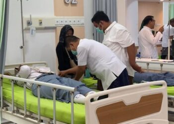 Sejumlah Siswa SMA 2 Kudus yang mengalami keracunan MBG. (Fahtur Rohman/Lingkarjateng.id)