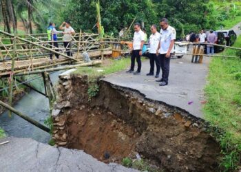 Jembatan di Desa Menawan Ambrol, Bupati Kudus Pastikan Segera Tertangani