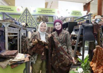 Ketua Dekranasda Jateng, Nawal Arafah Yasin hadir langsung dalam ajang The Jakarta International Handicraft Trade Fair (Inacraft) di Jakarta International Convention Center (JICC), Jakarta, Rabu, 4 Februari 2026. (Humas Pemrov Jateng/Lingkarjateng.id)