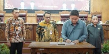 Pengesahan nota Kesepakatan Perubahan Perubahan Program Pembentukan Peraturan Daerah (Propemperda) Tahun 2026 oleh Pimpinan DPRD Pati dan  Plt Bupati Pati Risma Ardhi Chandra pada Jumat, 13 Februari 2026. (Lingkarjateng.id)