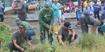 Dorong Renovasi Alun-alun Kembangjoyo, DPRD Pati Minta Pemkab Alokasikan Anggaran 10 Gerakan Jumat Bersih di Alun-alun Kembangjoyo. (Dok. for Lingkarjateng.id)