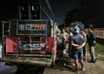 Polsek Tayu mengamankan kendaraan berjenis Colt L300 yang mengangkut perangkat sound horeg berkapasitas besar saat patroli multi sasaran jelang sahur pada Minggu, 22 Februari 2026. (Dok. for Lingkarjateng.id)