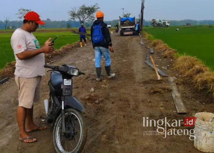 DPRD Pati Pastikan Perbaikan Jalan Kudur-Katan Kidul Berlanjut 25 Perbaikan jalan Desa Kudur di Kecamatan Winong dengan Desa Angkatan Kidul di Kecamatan Tambakromo. (Lingkarjateng.id)