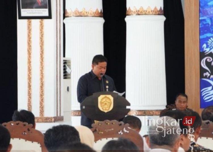 Ali Badrudin Tegaskan Komitmen DPRD Pati Kawal RKPD 2027 25 Ketua DPRD Pati Ali Badrudin saat menghadiri Forum Konsultasi Publik Rancangan Awal RKPD (Rencana Kerja Pemerintah Daerah) Tahun 2027 di Pendopo Kabupaten Pati, pada Rabu, 4 Februari 2026. (Dok. for Lingkarjateng.id)