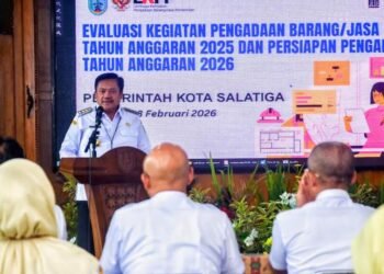 Wali Kota Salatiga Robby Hernawan membuka evaluasi Pengadaan Barang/Jasa Tahun Anggaran 2025 dan Persiapan Pengadaan Tahun Anggaran 2026 di Ruang Kaloka, Kantor Setda Salatiga, Rabu, 18 Februari 2026. (Dok.Prokompim Setda Salatiga/Lingkarjateng.id)