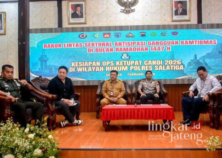 Operasi Ketupat Candi Digelar, Robby Pastikan Lebaran di Salatiga Aman dan Kondusif 25 Suasana rapat koordinasi lintas sektoral operasi ketupat candi 2026 di Pendopo Polres Salatiga, Senin, 23 Februari 2026. (Dok.Prokompim Setda Salatiga/Lingkarjateng.id)