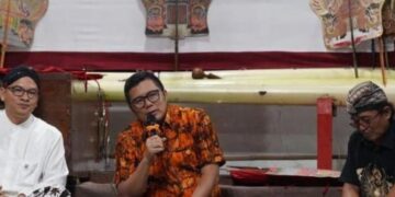 Wakil Ketua DPRD Jawa Tengah, Mohammad (tengah) saat menjadi pembicara dalam Temu Komunitas Seni dan Tradisi Kota Semarang. (Dok. for Ligkarjateng.id)