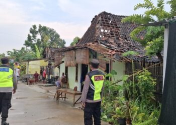 Hujan Deras Disertai Angin Kencang, 3 Rumah – 1 Mushola di Grobogan Rusak