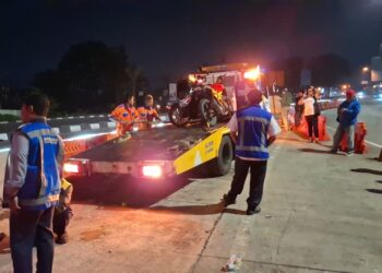 Kecelakaan terjadi di turunan traffic light Exit Tol Bawen di Kabupaten Semarang. Foto : Hesty Imaniar /Lingkar Jateng