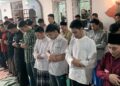BERJAMAAH : Sejumlah warga binaan pemasyarakatan Rutan Kelas IIB Salatiga Shalat Idul Fitri bersama di Selasar Rutan, Sabtu, 21 Maret 2026. (Humas Rutan Salatiga/Lingkarjateng.id)