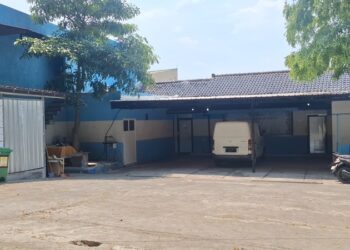 Suasana rapat koordinasi tertutup di Kelurahan Lempongsari bersama dengan Dapur SPPG dan warga, Senin (30/3). Foto : Syahril / Lingkar