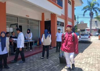 Kembali Belajar Usai Libur Lebaran, Siswa Sekolah Rakyat di Blora Discreening 25 OPTIMIS. Siswa Sekolah Rakyat SRMA 18 Blora saat mulai datang ke sekolah. Foto: Hanafi/Lingkar