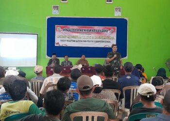 Kegiatan sosialisasi kewaspadaan dini yang diselenggarakan Badan Kesatuan Bangsa dan Politik (Kesbangpol) di Desa Kalirejo, Kecamatan Singorojo pada Selasa, 3 Maret 2026. (Anik Kustiani/Lingkarjateng.id)