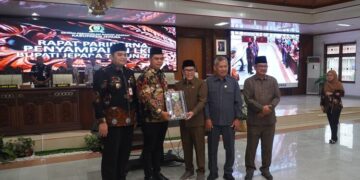 Bupati Jepara, Witiarso Utomo, saat menyampaikan Laporan Keterangan Pertanggungjawaban (LKPJ) Tahun Anggaran 2025 di Graha Paripurna DPRD Jepara, pada Kamis, 26 Maret 2026. (Tomi Budianto/Lingkarjateng.id)