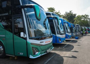Ratusan armada bus program mudik gratis yang diselenggarakan Pemprov Jateng tiba di Areal Parkir Museum Purna Bhakti Pertiwi, Taman Mini Indonesia Indah (TMII), Jakarta Timur, Minggu, 15 Maret 2026. (Humas Pemprov Jateng/Lingkarjateng.id)