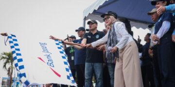 Hari Ini, Gubernur Ahmad Luthfi Lepas 16.186 Peserta Mudik Gratis ke Jateng 16 Gubernur Jawa Tengah Ahmad Luthfi (kedua kanan) melepas ribuan pemudik dari Taman Mini Indonesia Indah (TMII), Jakarta Timur pada Senin, 16 Maret 2026. (Humas Pemprov Jateng)