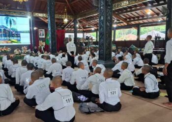 Suasana peserta seleksi program magang Jepang saat mengikuti tes bahasa Jepang bertempat di Pendopo Dema.  Foto : Burhan/Lingkar Jateng
