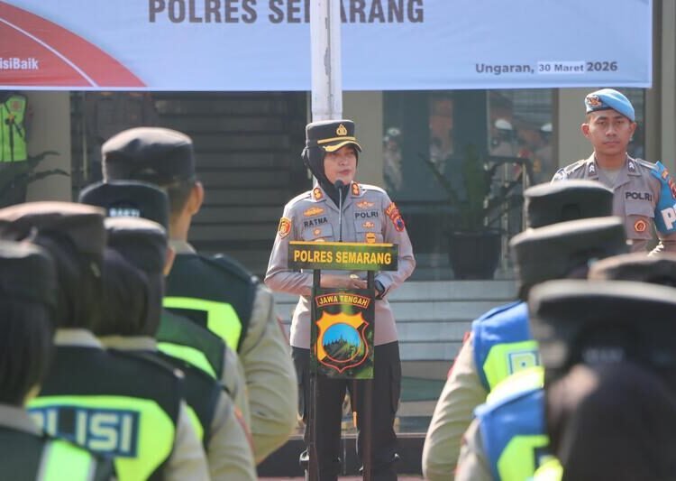 Pemudik Sebut Operasi Ketupat Candi 2026 Nyaman, Aman dan Lancar 25 Kapolres Semarang AKBP Ratna Quratul Ainy menyampaikan bahwa pihaknya bersama jajaran terus berkomitmen memberikan pelayanan terbaik kepada masyarakat. Foto : Hesty / Lingkar