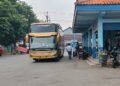 Ilustrasi: Bus saat menunggu penumpang di terminal. (Tomi Budianto/Lingkarjateng.id)